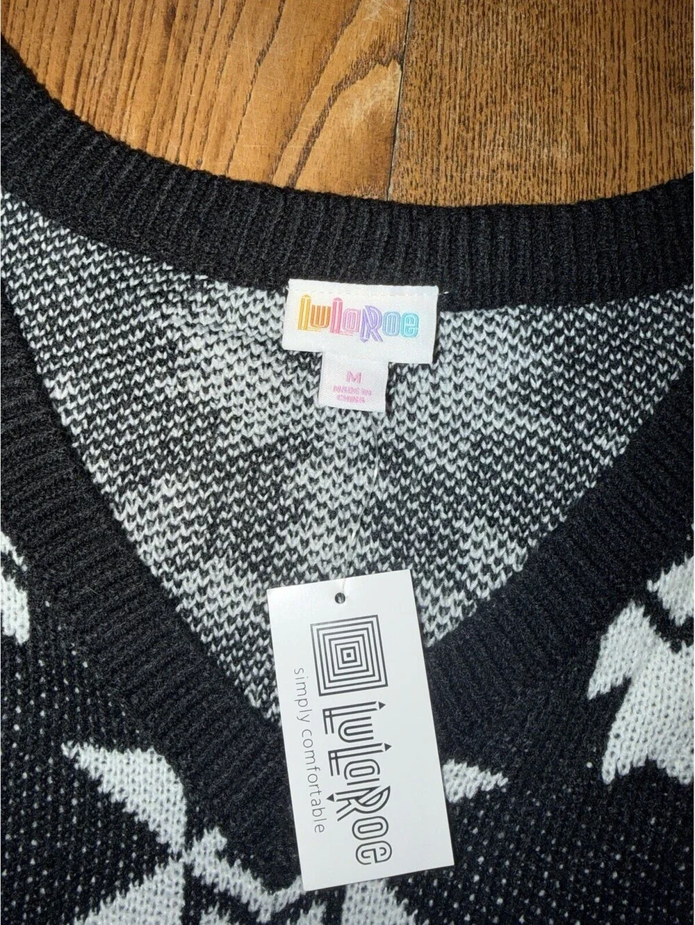NWT Lularoe Sweater Womens Aztec Southwestern Snowflakes Med